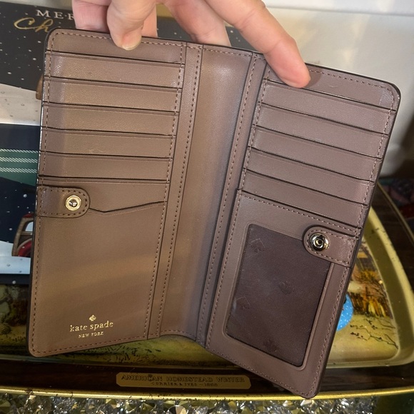 EUC Kate Spade New York Laurel Way Stacy wallet. - Picture 3 of 3
